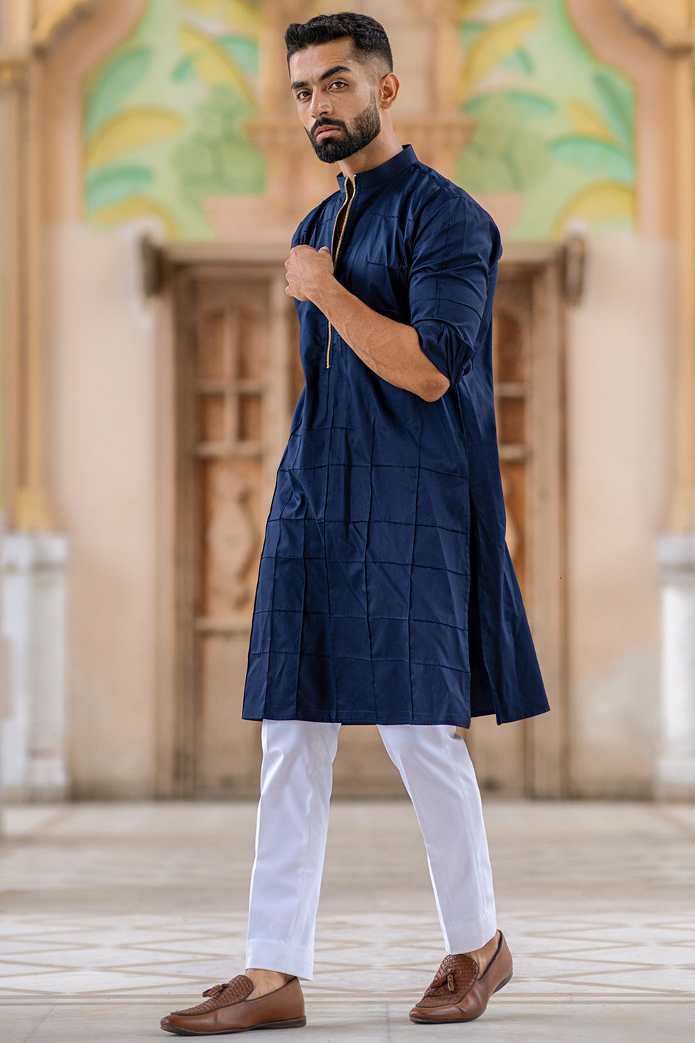 Kurta With Chain Closure And Cross Pintucks Detailing