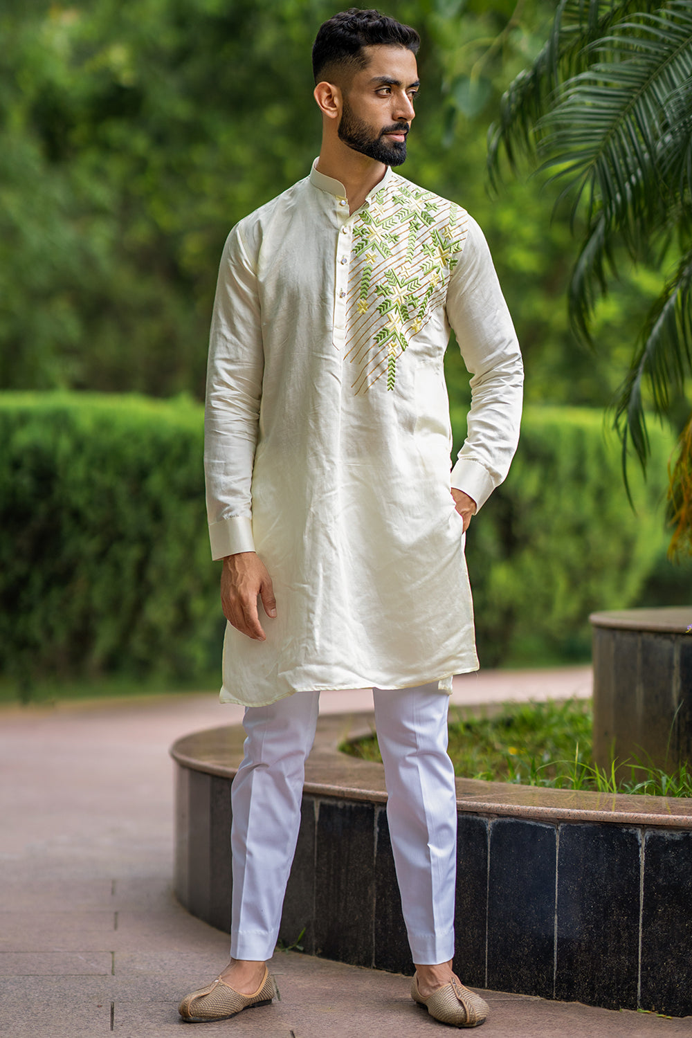 Ivory Kurta With Thread Work On One Side