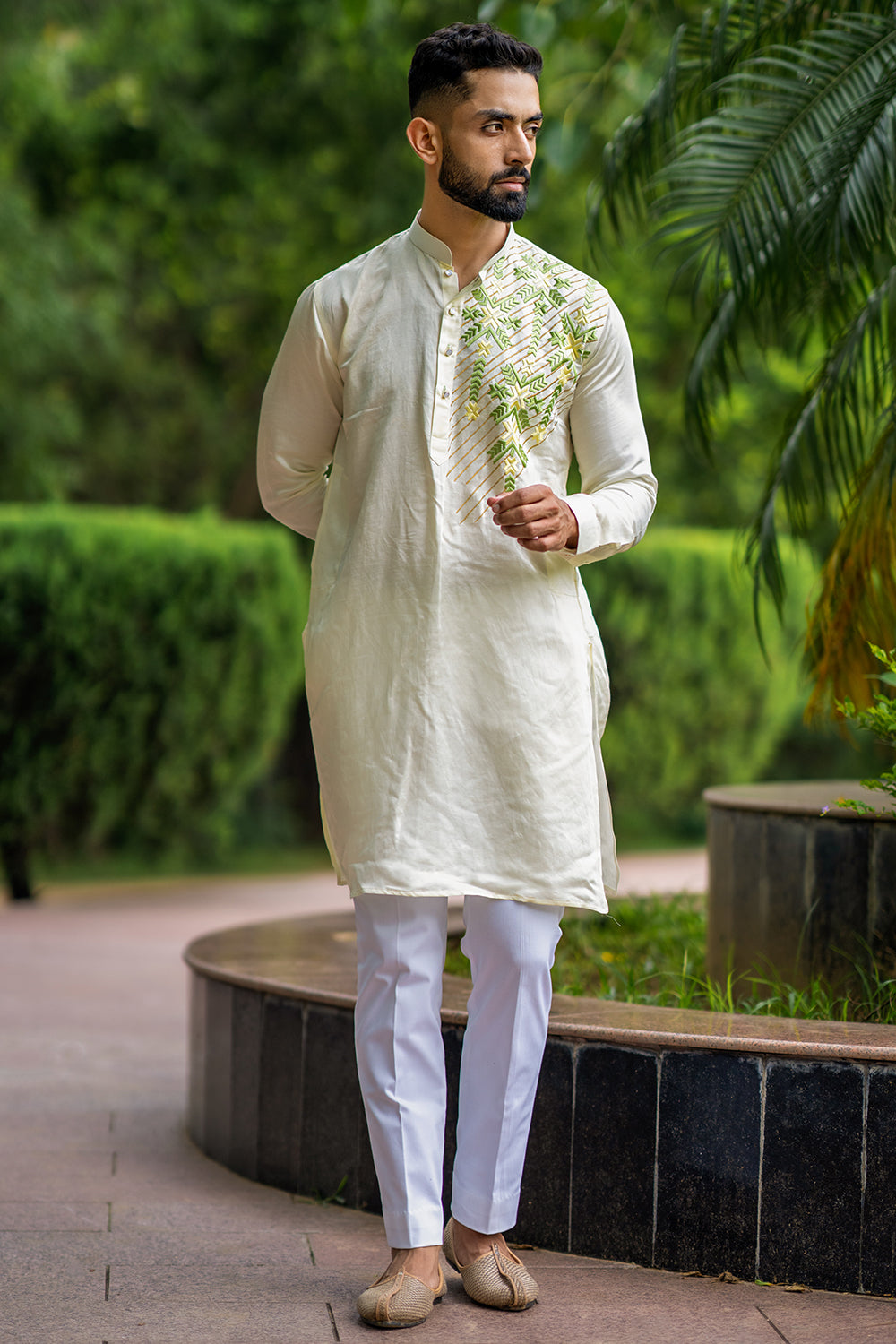 Ivory Kurta With Thread Work On One Side