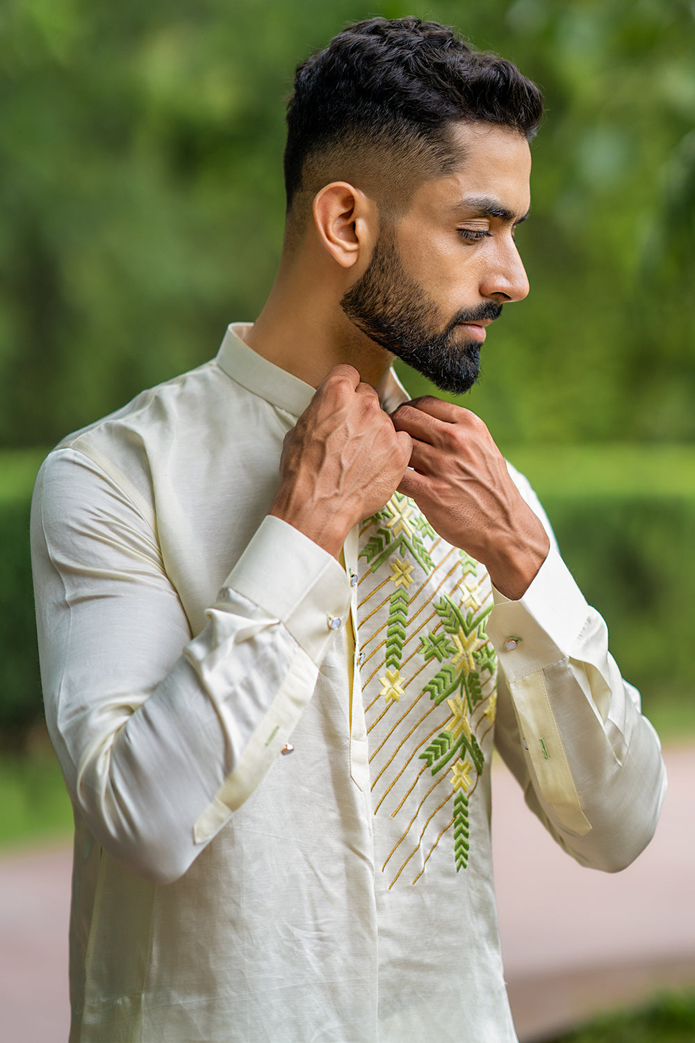 Ivory Kurta With Thread Work On One Side