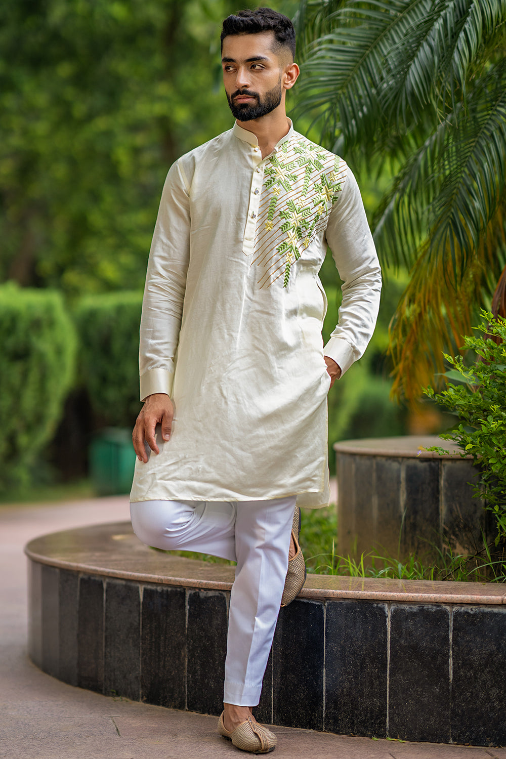 Ivory Kurta With Thread Work On One Side