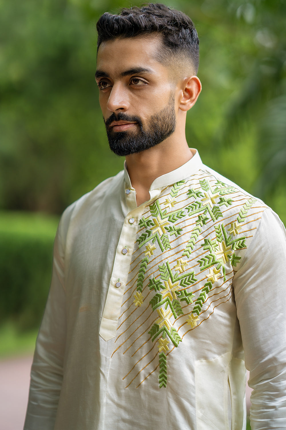 Ivory Kurta With Thread Work On One Side
